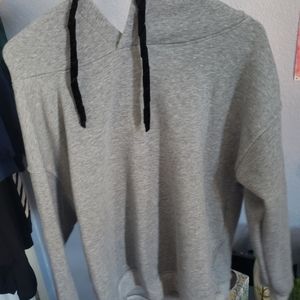 Grey hoodie with velvet strings